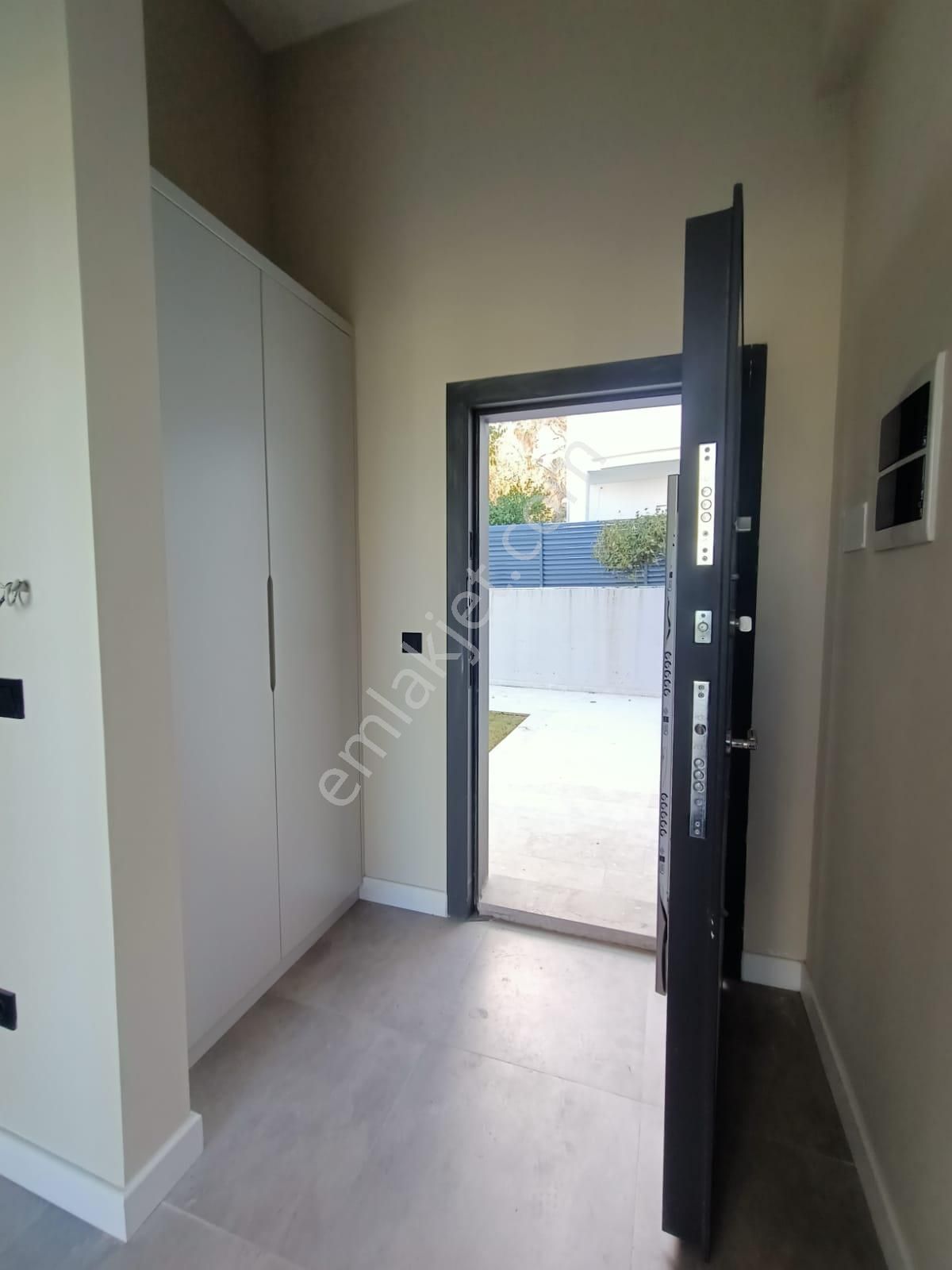 Yorulmaz'dan Deniz Manzaralı Özel Havuzlu 3+1 Tek Katlı Villa - Görsel 32