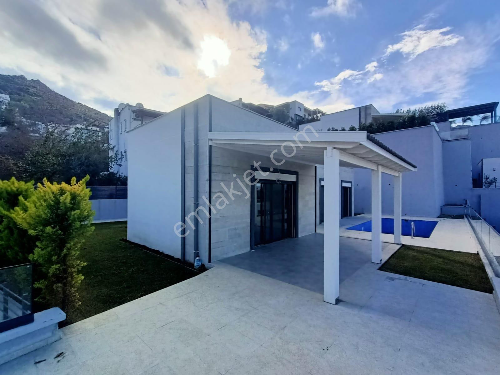 Yorulmaz'dan Deniz Manzaralı Özel Havuzlu 3+1 Tek Katlı Villa - Görsel 3