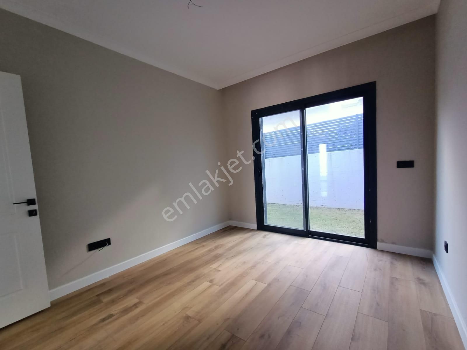 Yorulmaz'dan Deniz Manzaralı Özel Havuzlu 3+1 Tek Katlı Villa - Görsel 24