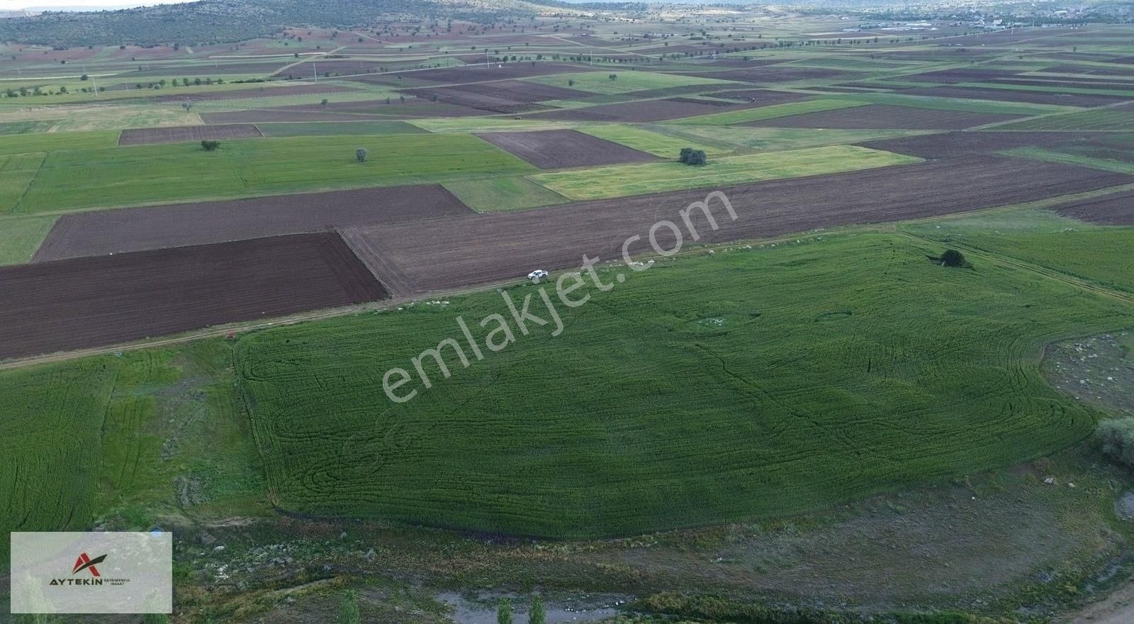 Dereye Cephe 1.670 M² Tarla / Orhaniye / Akören / Konya