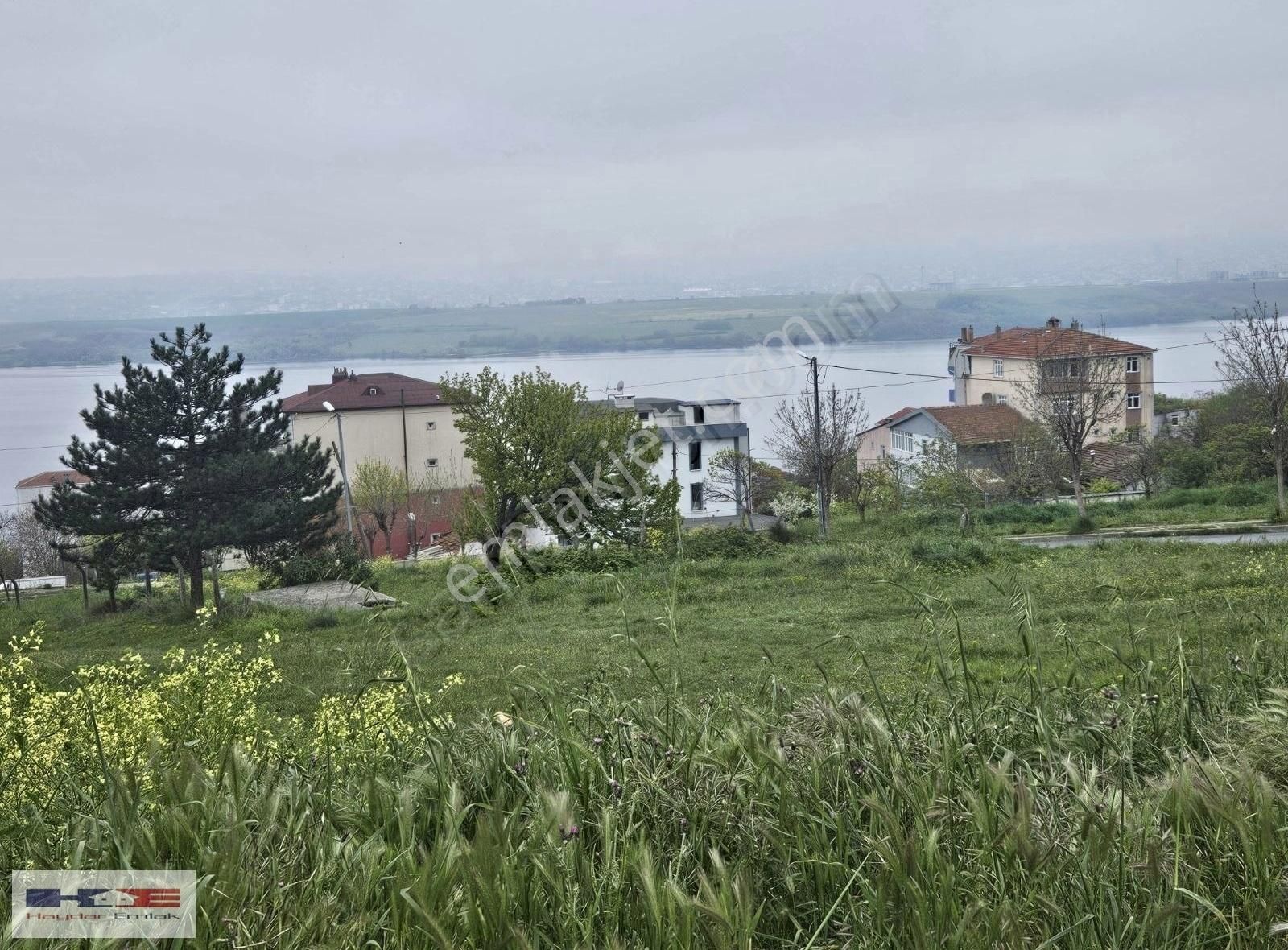 Mükemmel Göl Ve Doğa Manzaralı 0.9 Emsal Arsa