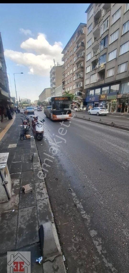 Asil Evim Emlak'tan Satılık Şirehan İnönü Caddesinde. 2+1 Geniş Oturumlu Daire.