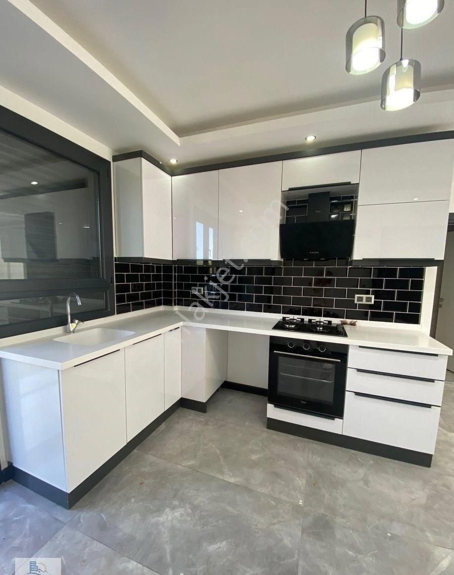 Hisar Mahallesinde Havuzlu Site İçerisinde Ebeveyn Banyolu 3+1 Villa - Görsel 4