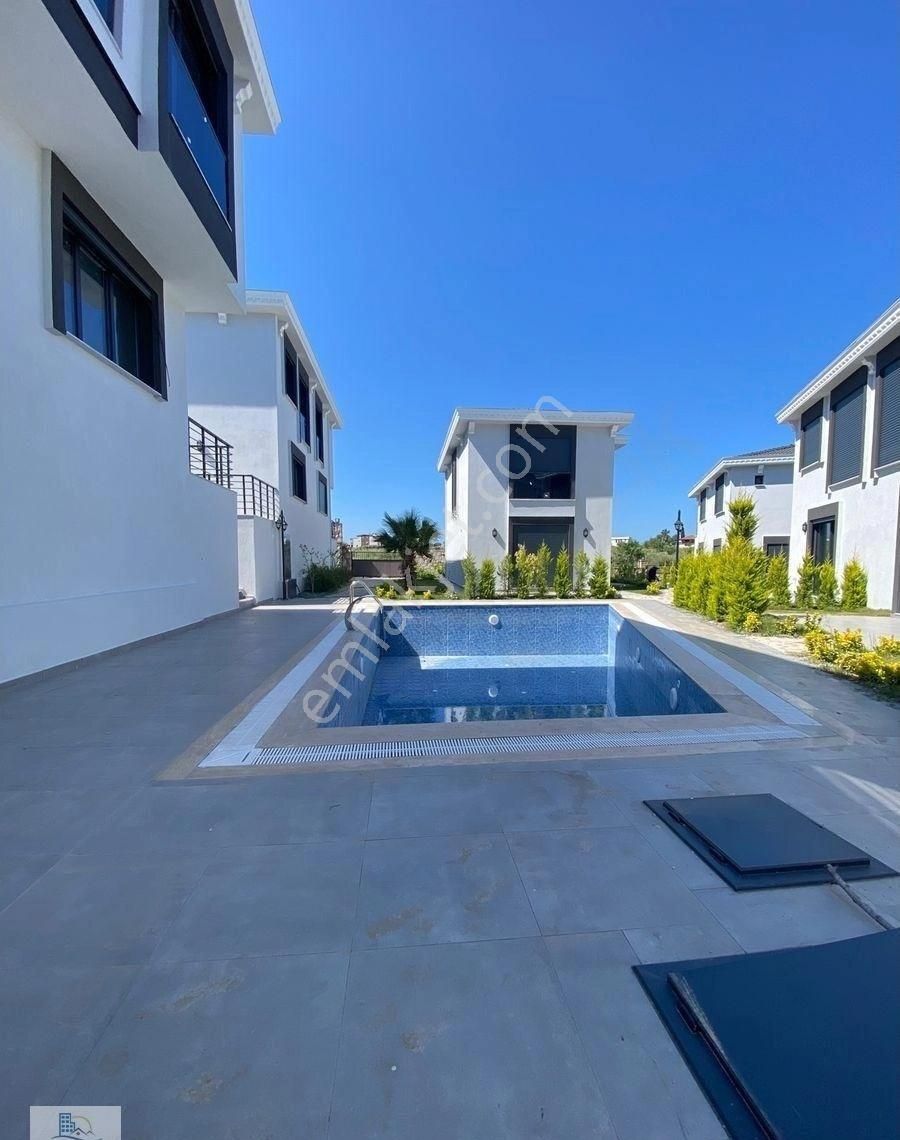 Hisar Mahallesinde Havuzlu Site İçerisinde Ebeveyn Banyolu 3+1 Villa - Görsel 3