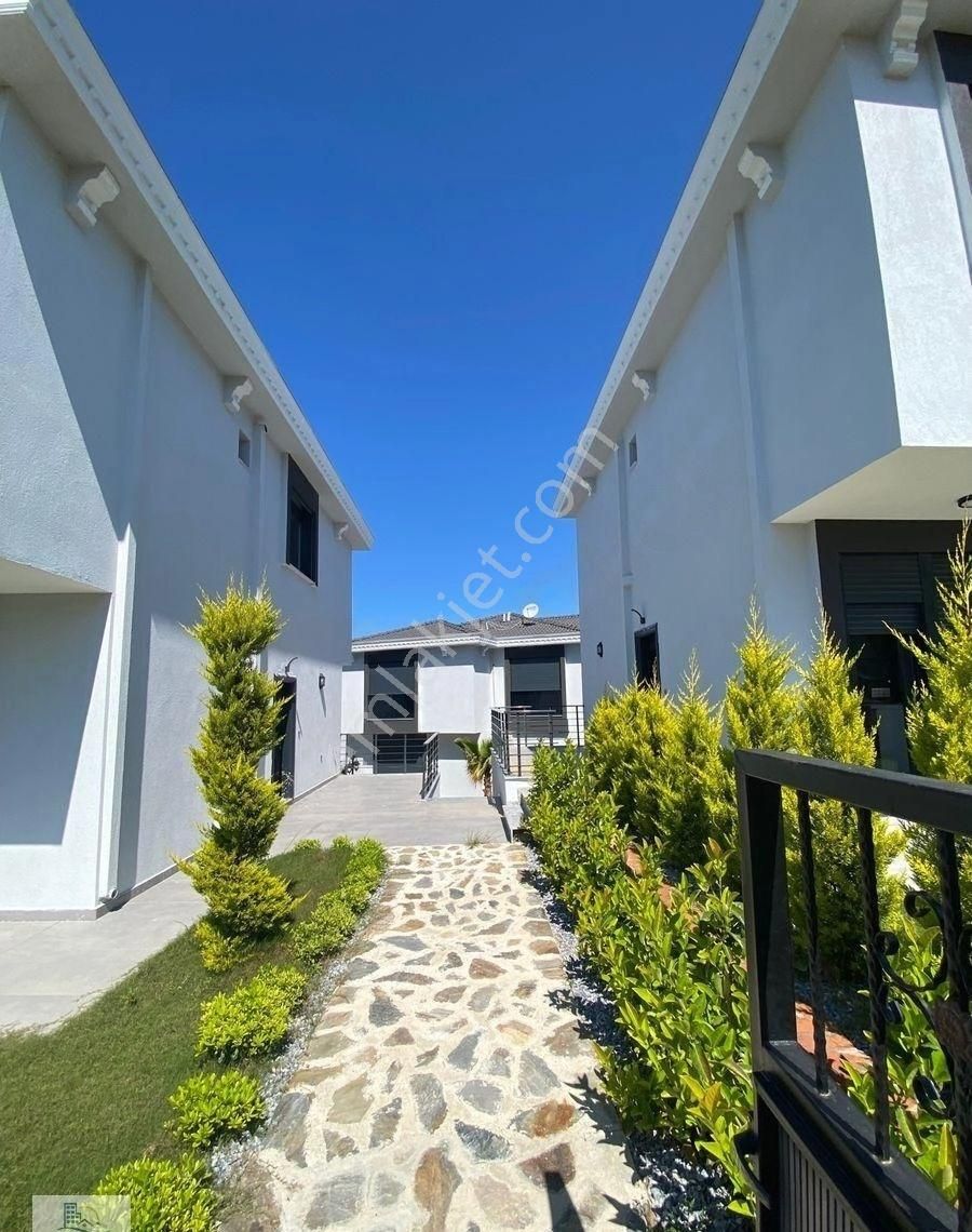 Hisar Mahallesinde Havuzlu Site İçerisinde Ebeveyn Banyolu 3+1 Villa - Görsel 15