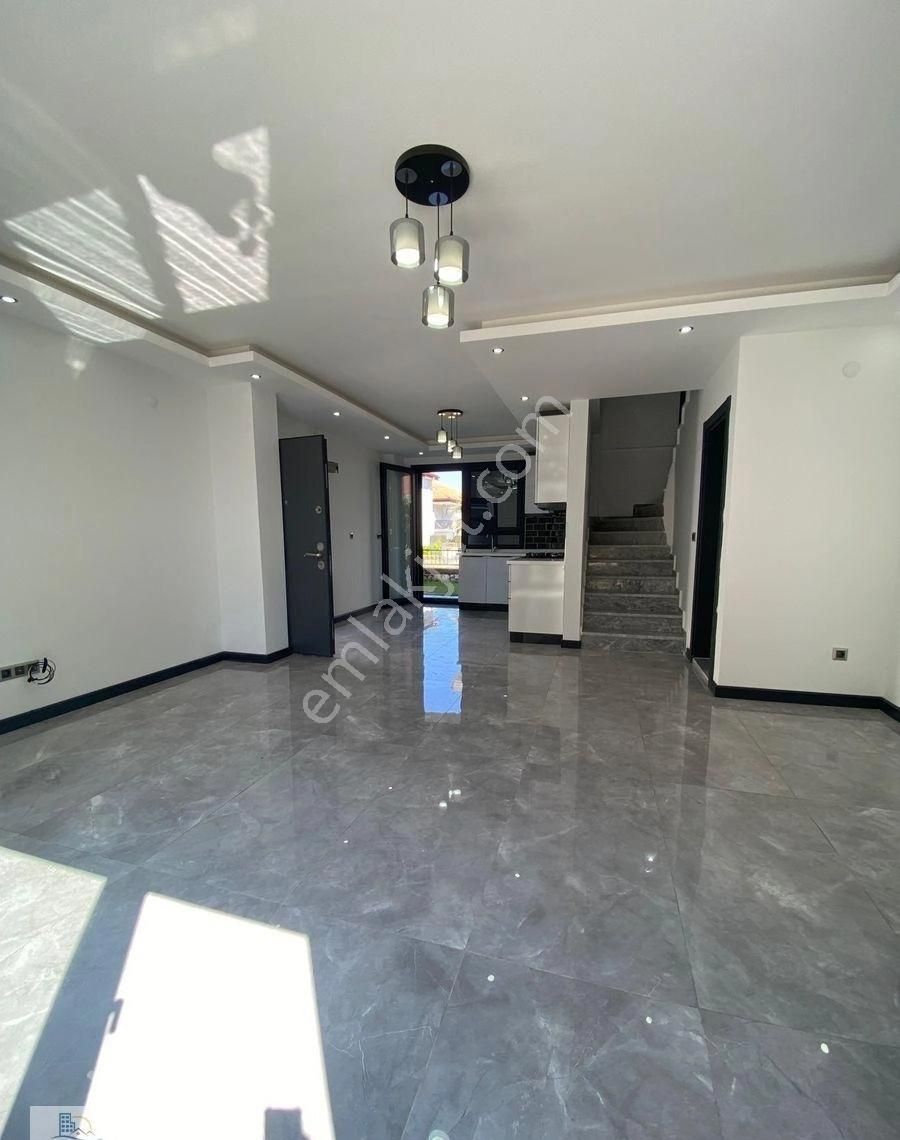 Hisar Mahallesinde Havuzlu Site İçerisinde Ebeveyn Banyolu 3+1 Villa - Görsel 5