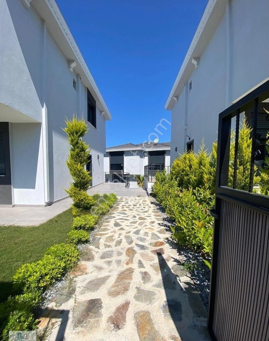 Hisar Mahallesinde Havuzlu Site İçerisinde Ebeveyn Banyolu 3+1 Villa - Görsel 9