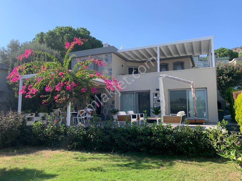 Bodrum Türkbükü Elit Sitede Deniz Manzaralı Lüks Kiralık Villa