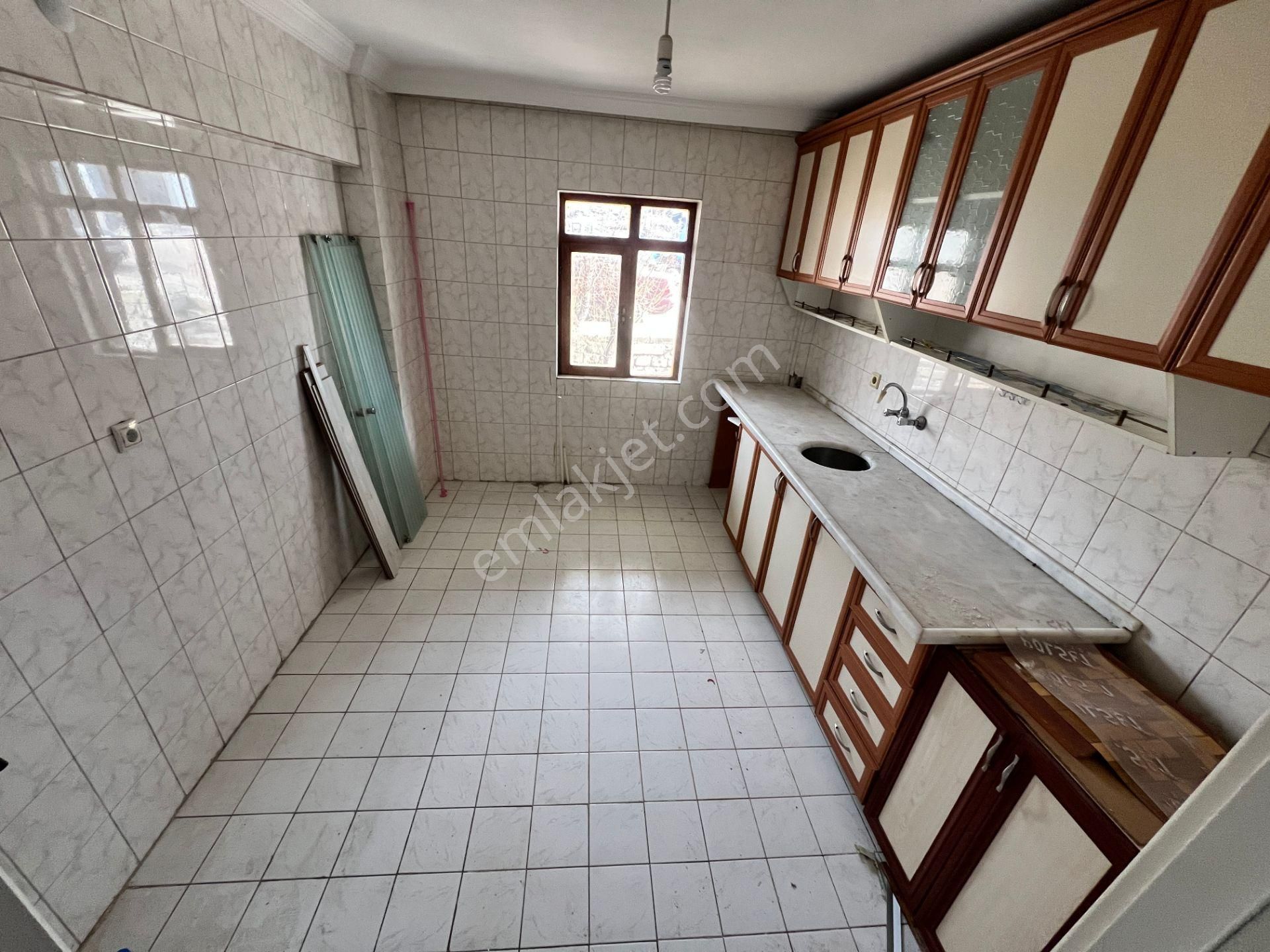 Sincan Mevlana Mah Salon Bagımsız Geniş 1.kat Ön Cephe Daire
