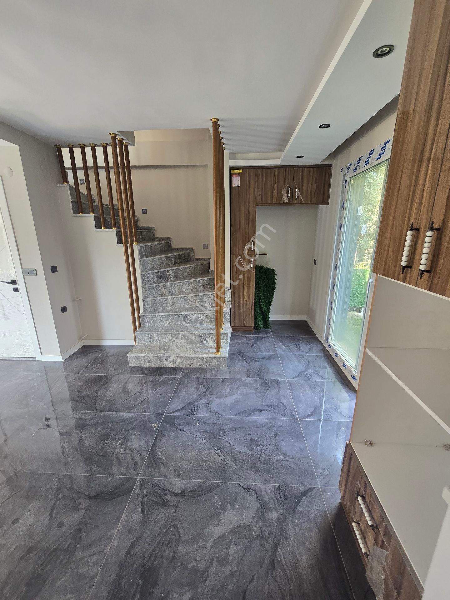 Seferihisar Ürkmez Doğanbeyede Satılık 3+1 Yzlık Villa Deniz Yürüme Mesafesinde - Görsel 16