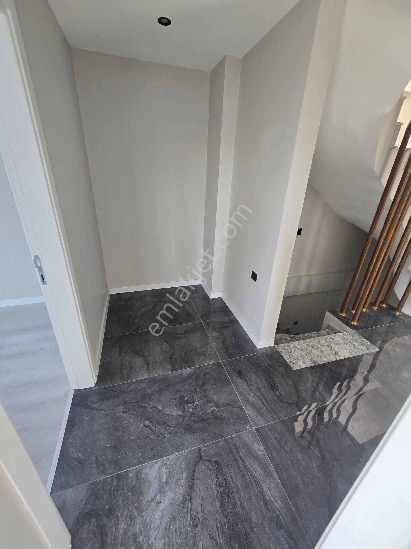 Seferihisar Ürkmez Doğanbeyede Satılık 3+1 Yzlık Villa Deniz Yürüme Mesafesinde - Görsel 29