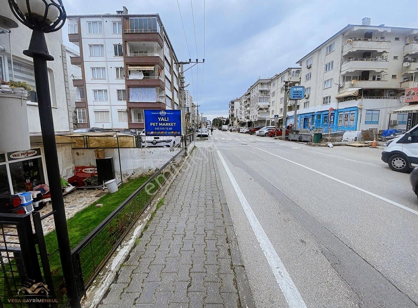 Mudanya Güzelyalı Yalı Mahallesi Havuzlu Geniş 3+1 Daire