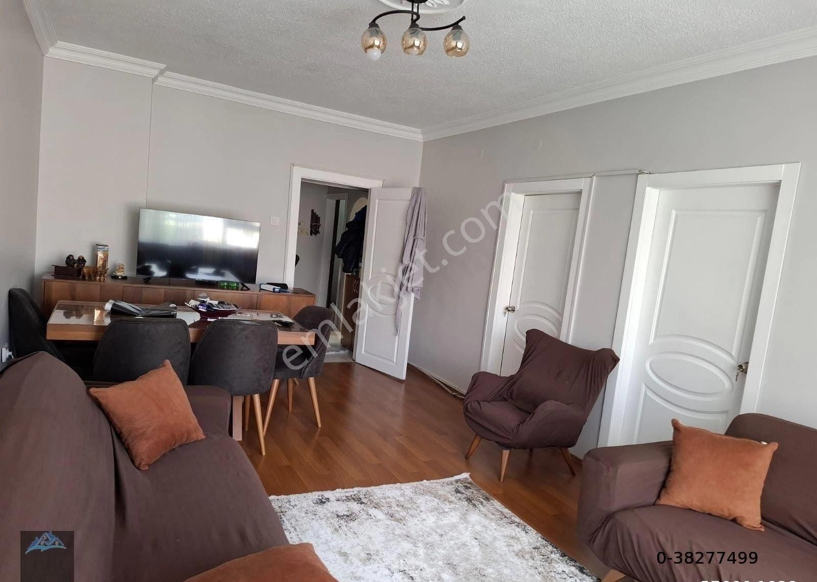 Aydınlıkevlerde Full Yapılı 3+1 Üst Kat Ön Cephe Satılık Daire İkizlerden