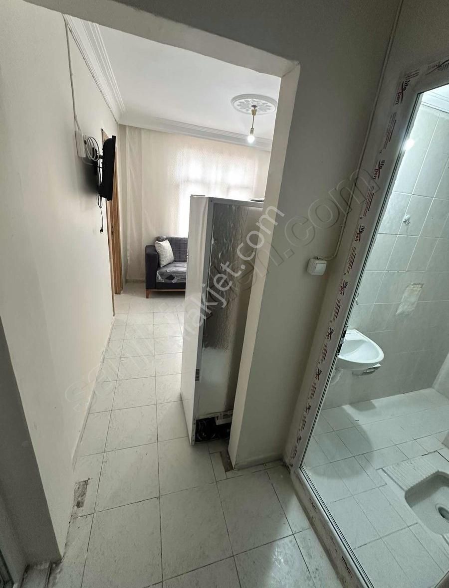 Beyaz Evlerde Sıfır Eşyalı Balkonlu 1+1 Daire