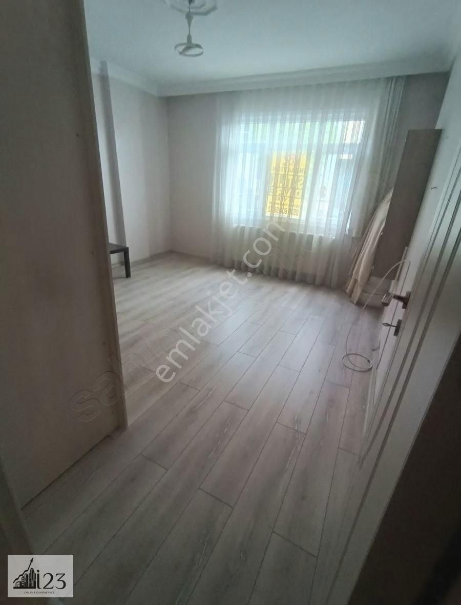İ 23den Ali Fuat Ve Yıldırım Ortası 3 Balkonlu Köşe Daire 4+1