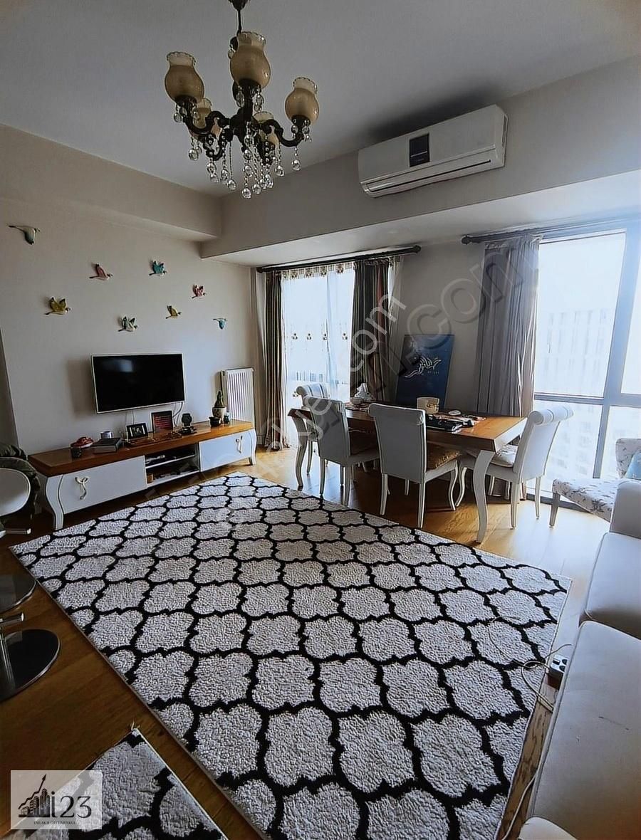 İ 23 Den Veneziada Full Eşyalı Avm Cephe Büyük M2 Kiralık 1+1