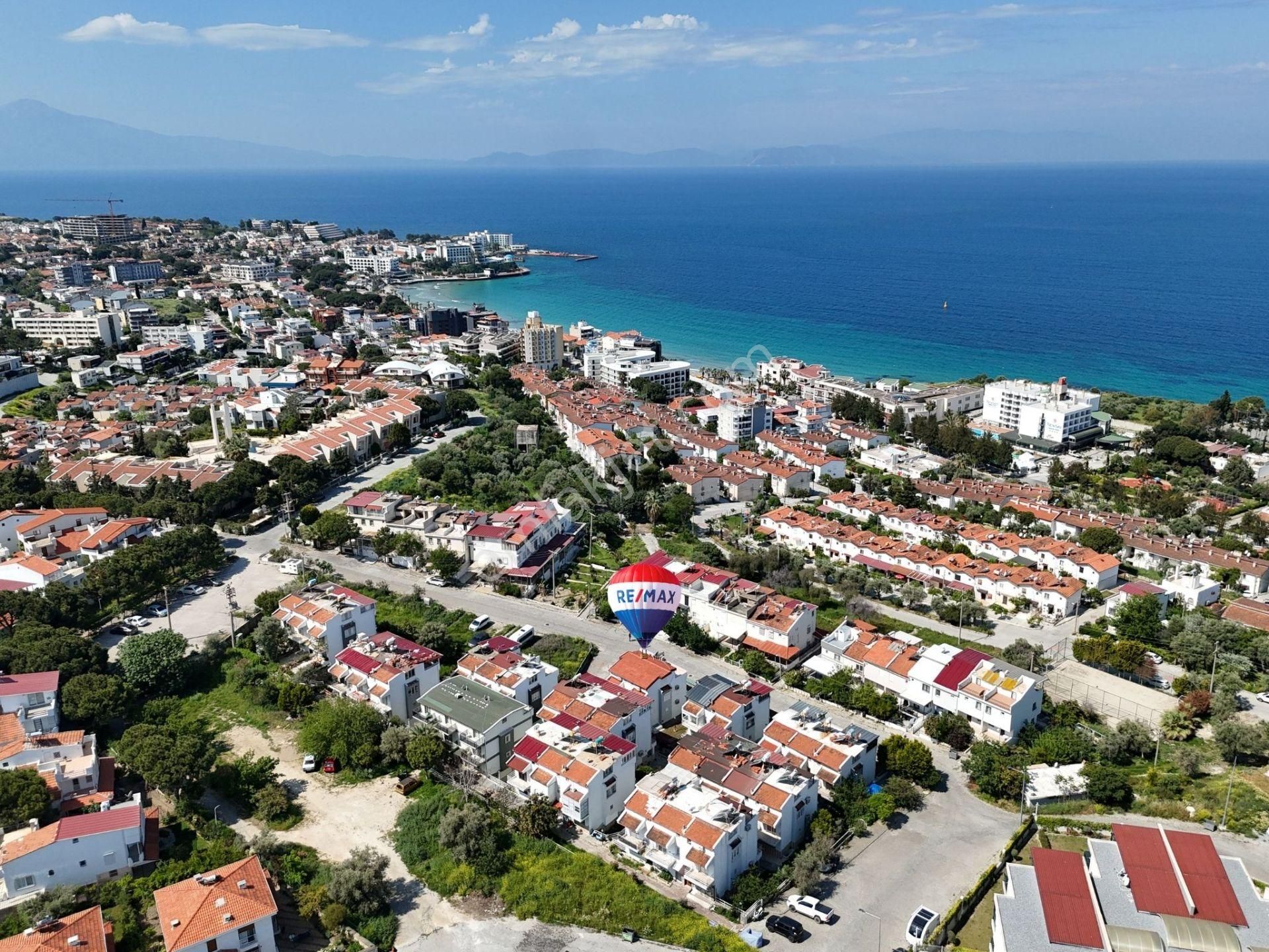 Kuşadası Kadınlar Denizi Mah. Yeni Mavi Ay Sitesinde Satılık Villa