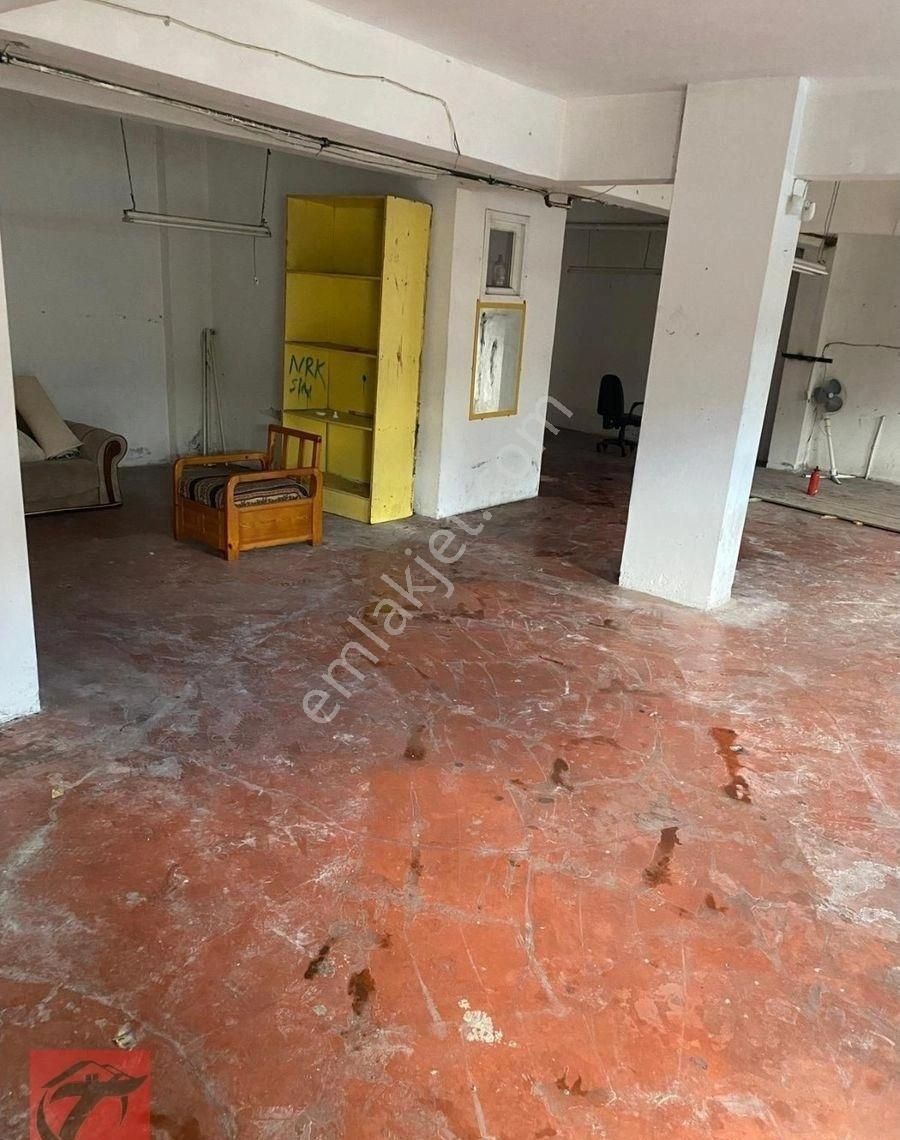 Tunç Emlaktan Birlikte Kiralık Yarı Bodrum Dükkan