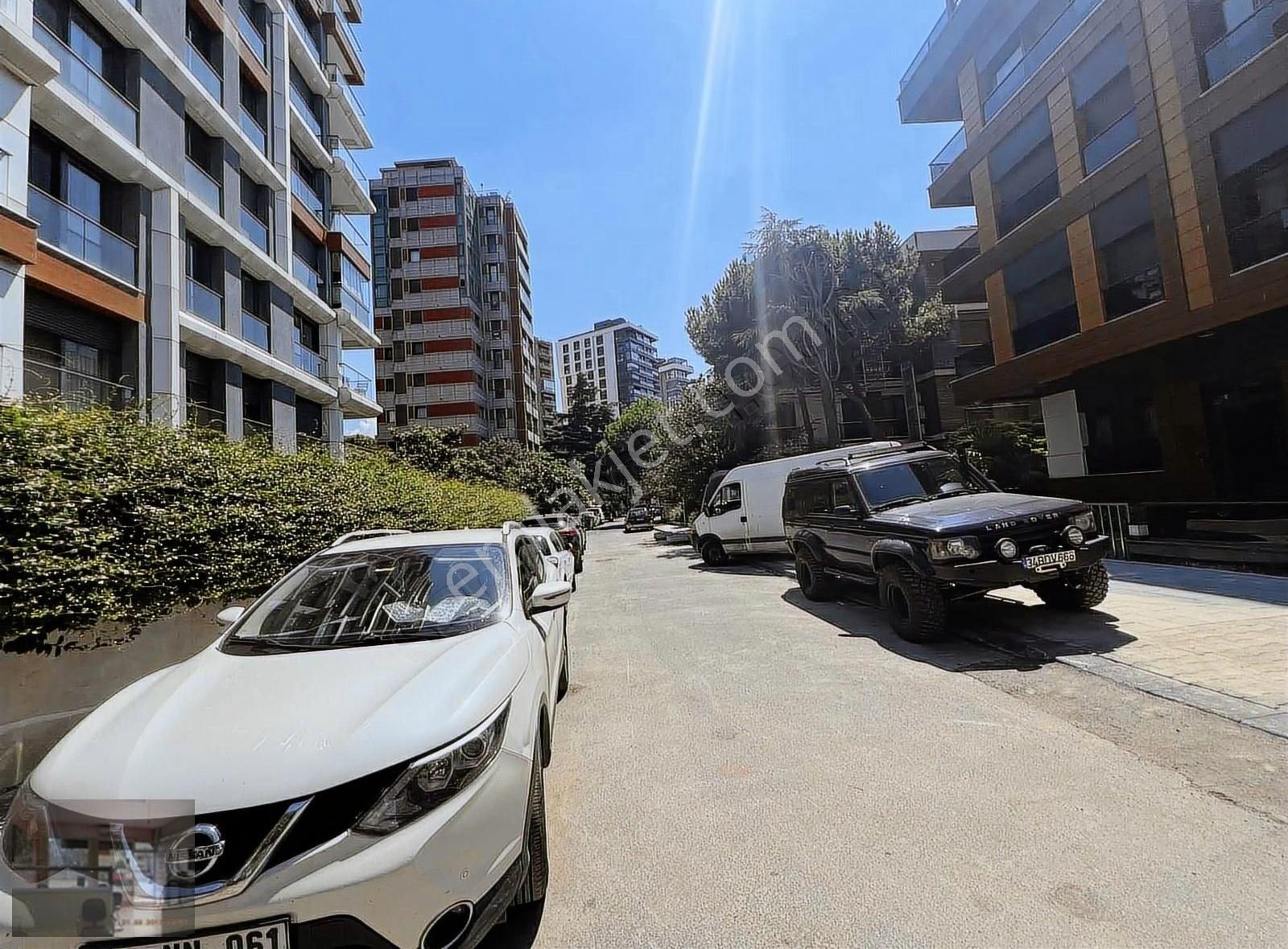 Kadıköy Fenerbahce De 4 Yıllık Binada K.otoparklı Makser Emlakdn