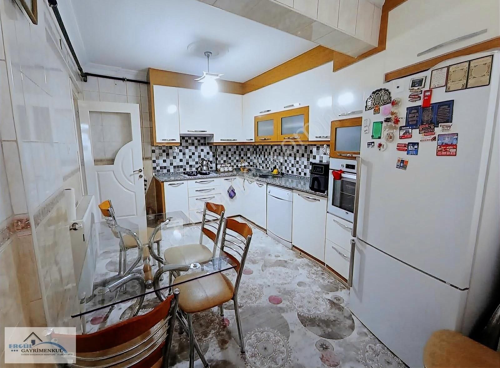 Pelitlibağ Mahallesinde Satılık 3+1 Daire