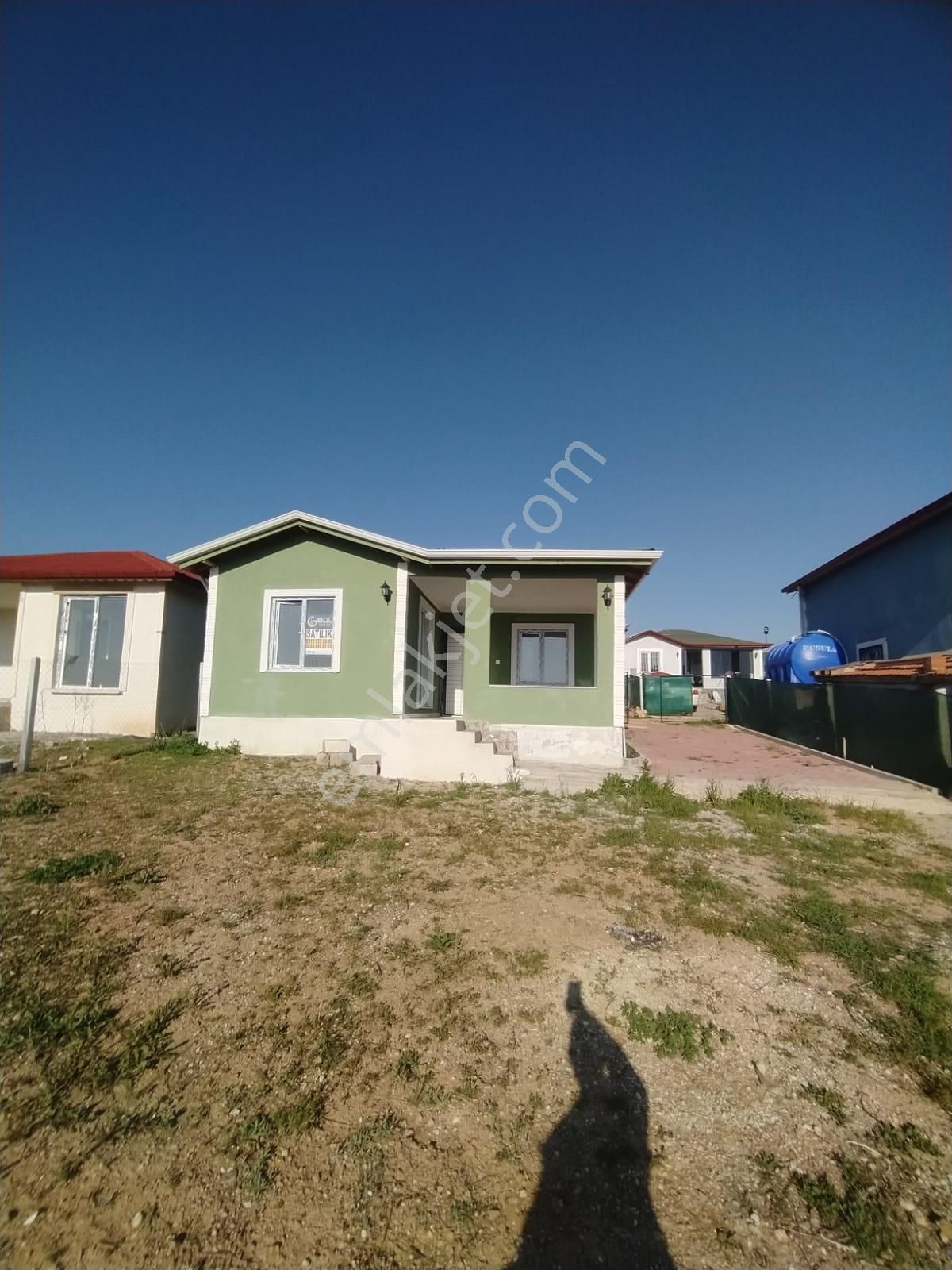 Gül Emlaktan Aydıcık Ta 300mt 1+1 Evli Acil Satılık Hobi Bahcesi