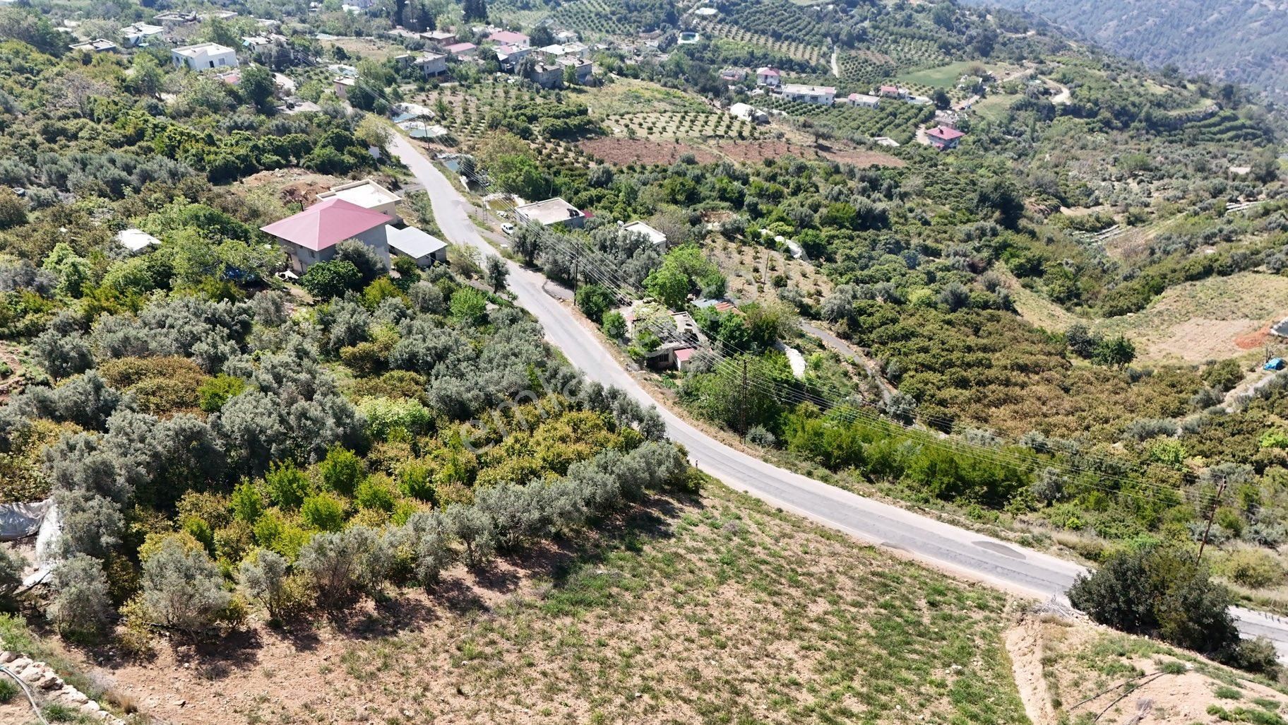 Kösbucağı’nda Anayol Kenarı 2.200 M2 Satılık Tarla