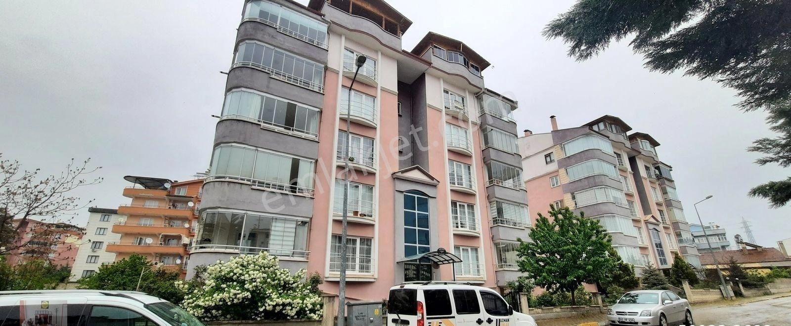 Karşıyaka Mahallesi Bekçioğlu Camine Yakın Konumda Kiralık 3+1 Daire