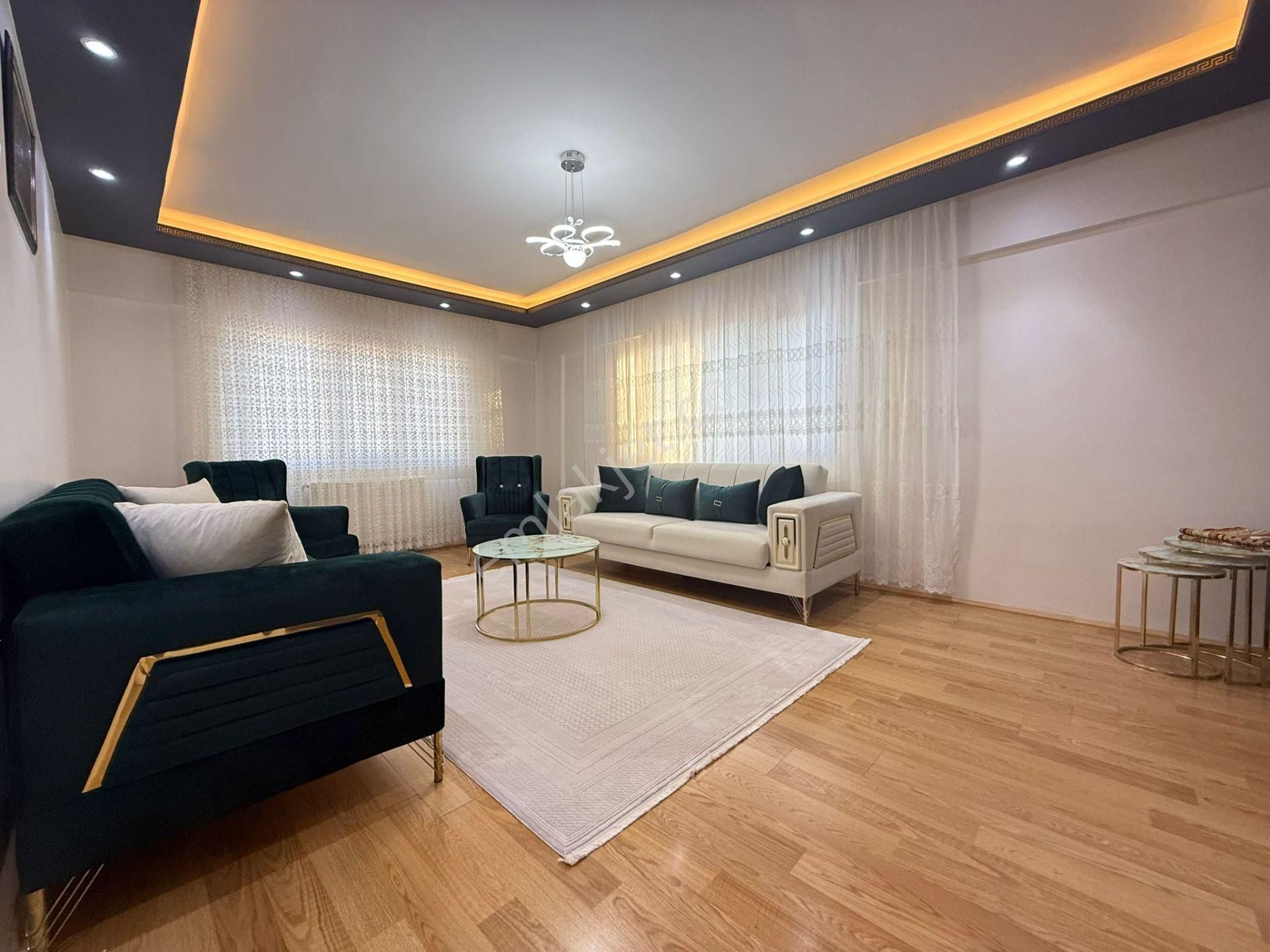 Kafkaslarda 3+1site İçinde Ankara Manzaralı Geniş Satılık Daire