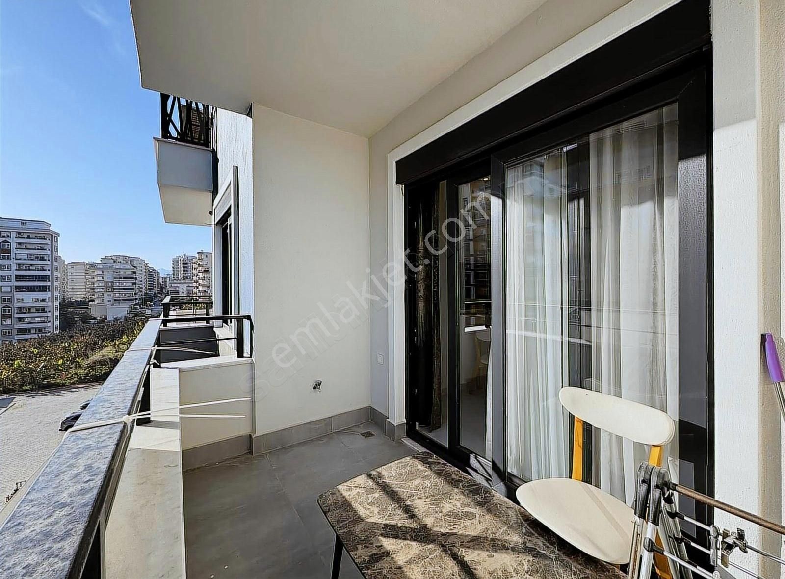 Alanya Mahmutlar Site İçi Aktiviteli Eşyalı 1+1 Satılık Daire