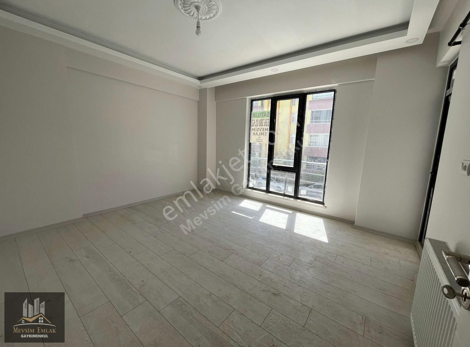 Mevsim Gayrimenkulden Üniversite Mahalle Satılık 2+0 Daire