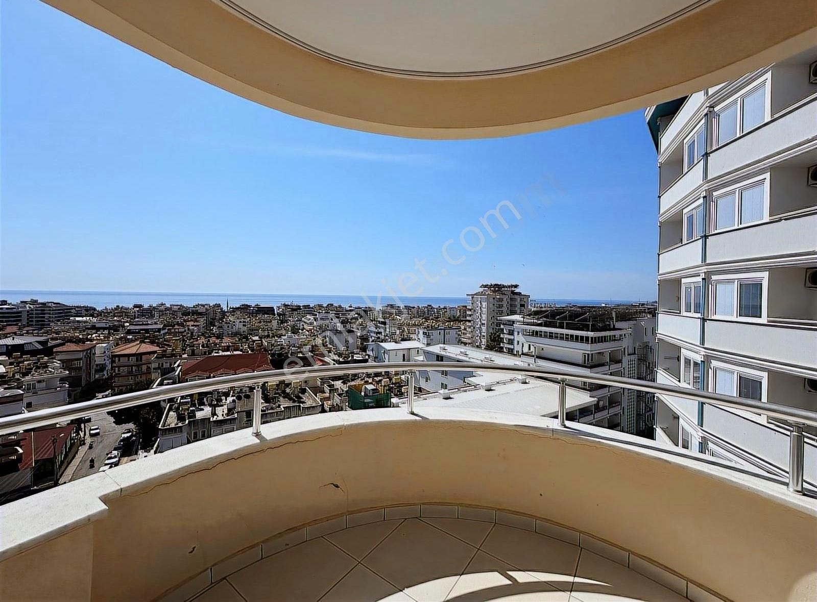 Alanya Merkez Site İçi Deniz Manzaralı Eşyalı Satılık 1+1 Daire