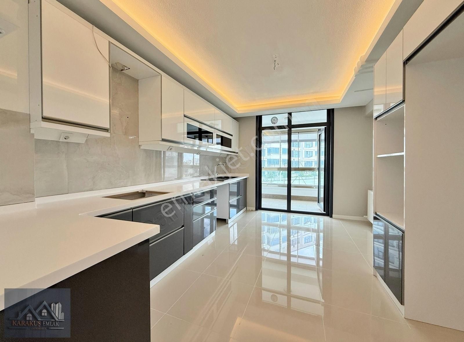 Karakuş'tan █ Şık Tasarımıyla, Ultralux Sitede G.odalı 190m² 4+1