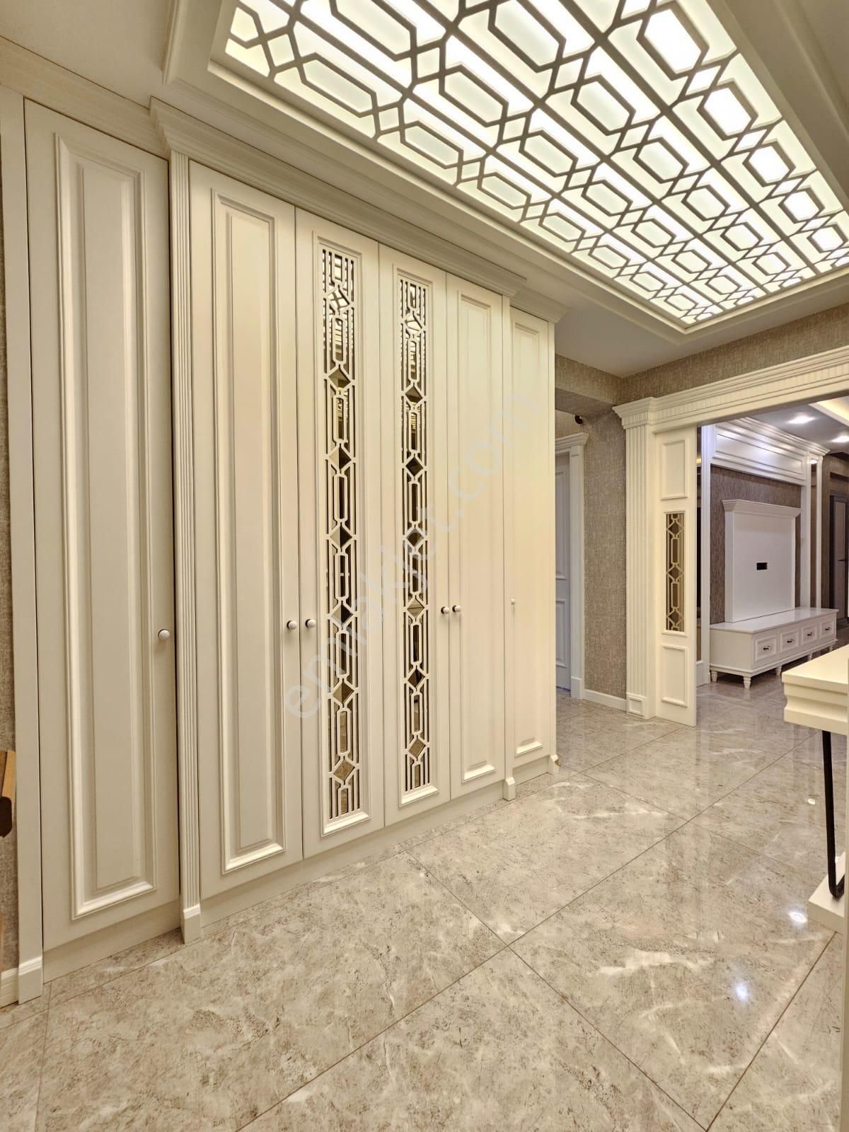 Denizli Şemikler'de 3+1 180m2 Panjurlu Giyinme Odalı Cam Balkonlu Ultra Lüks Satılık Acil Daire