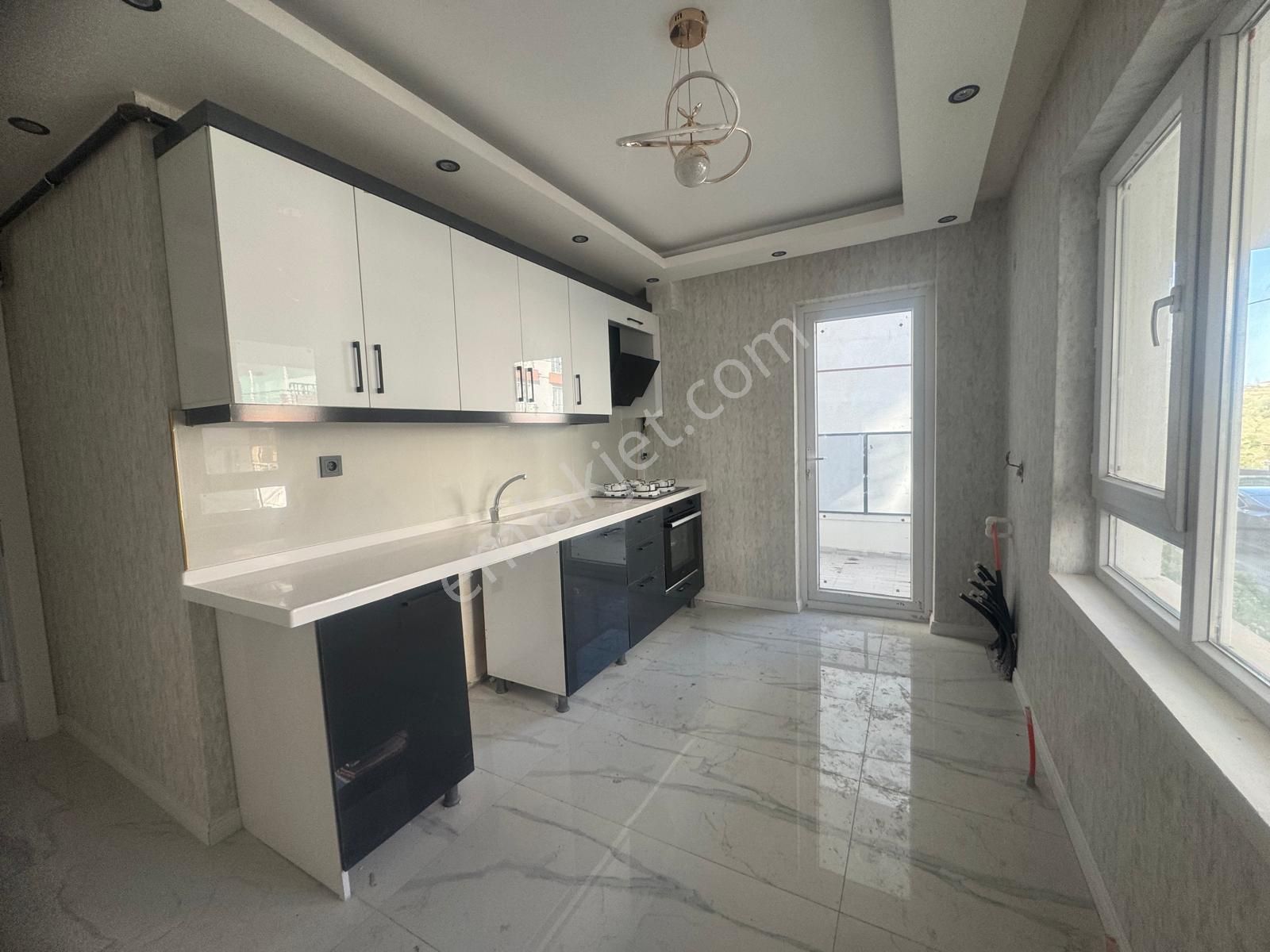 Keçiörende 3+1 Full Yapı 1 Katta Genişbalkonlu2,balkonlu Daire
