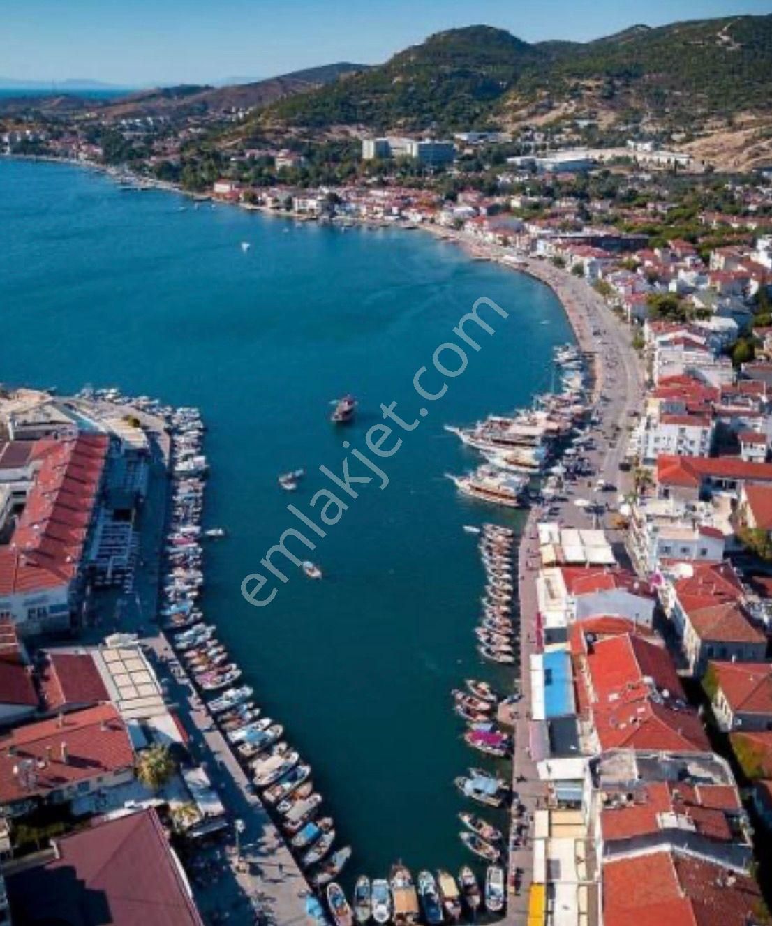 Mert Uçar'dan Satılık Eski Foça Merkez De Tek Katlı Müstakil Ev
