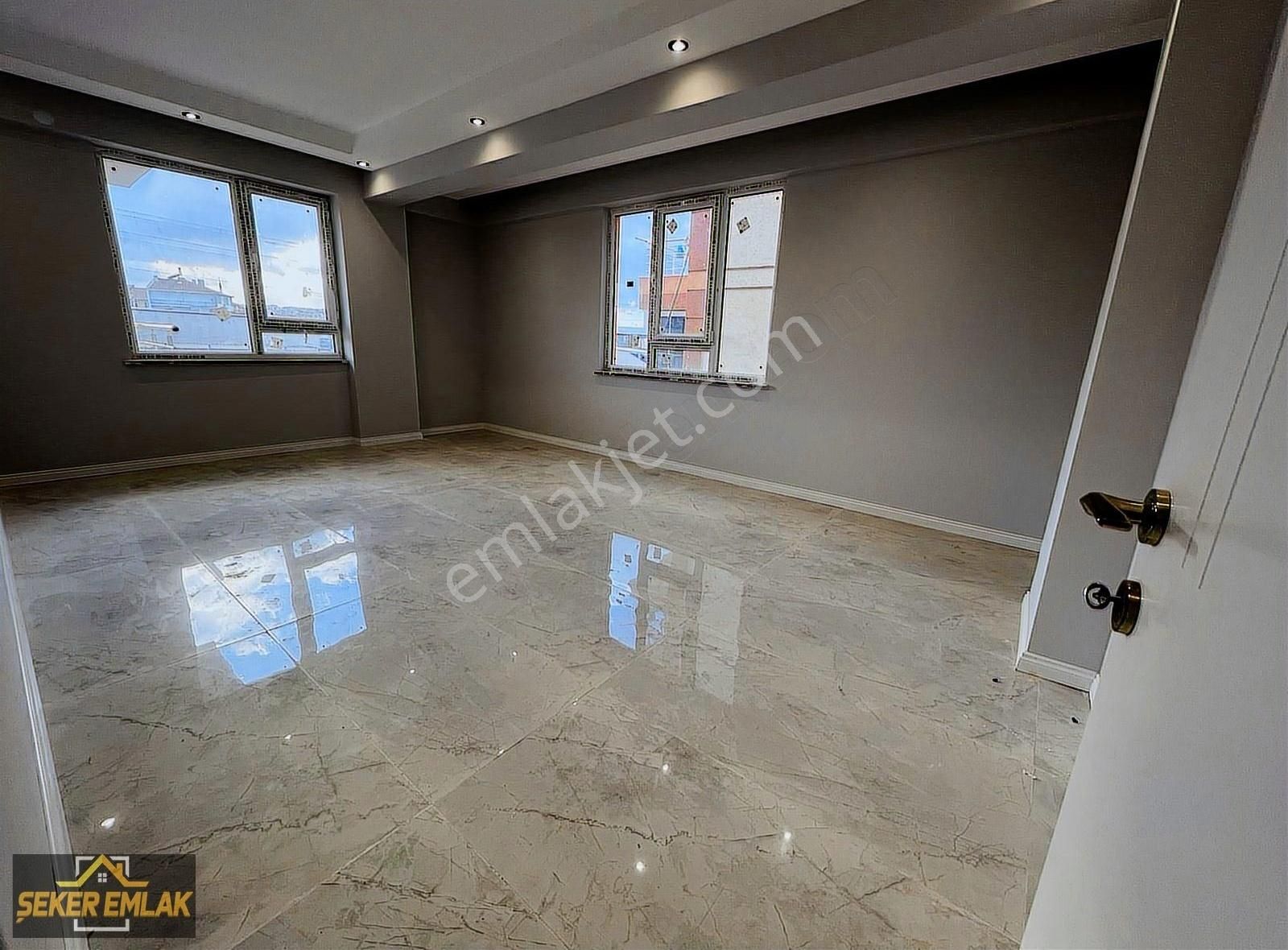 Şeker Emlktn 71 Evler Mah.şehir Hastanesi Yaknı 140 M² 3+1 Daire