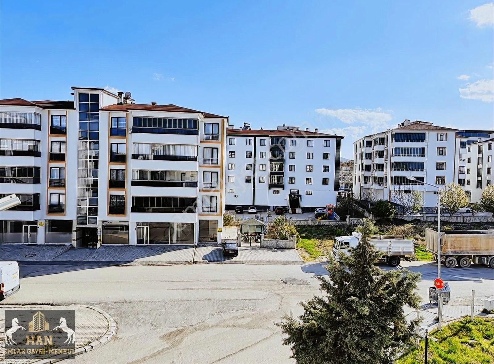 Han Emlaktan İmam Azam Cami Altı Satılık Ara Kat 4+1 Daire