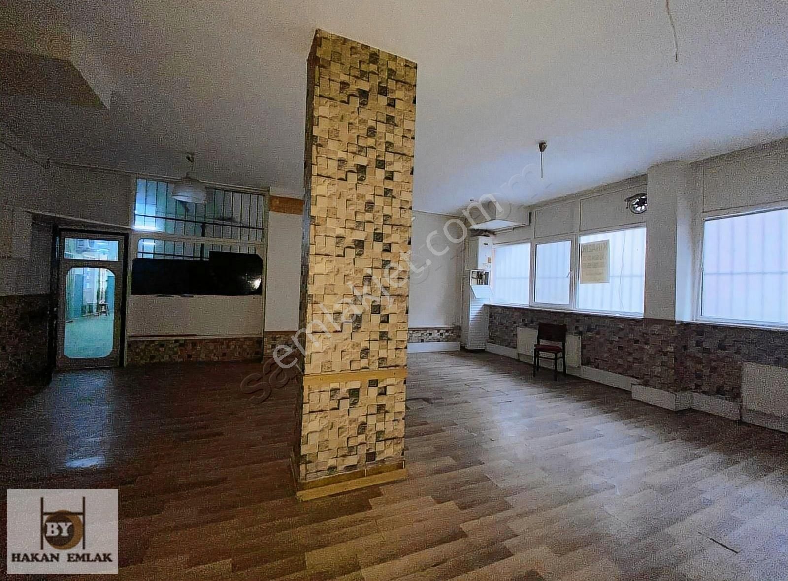Haznedar Üçler Sokakta Kiralık İşyeri