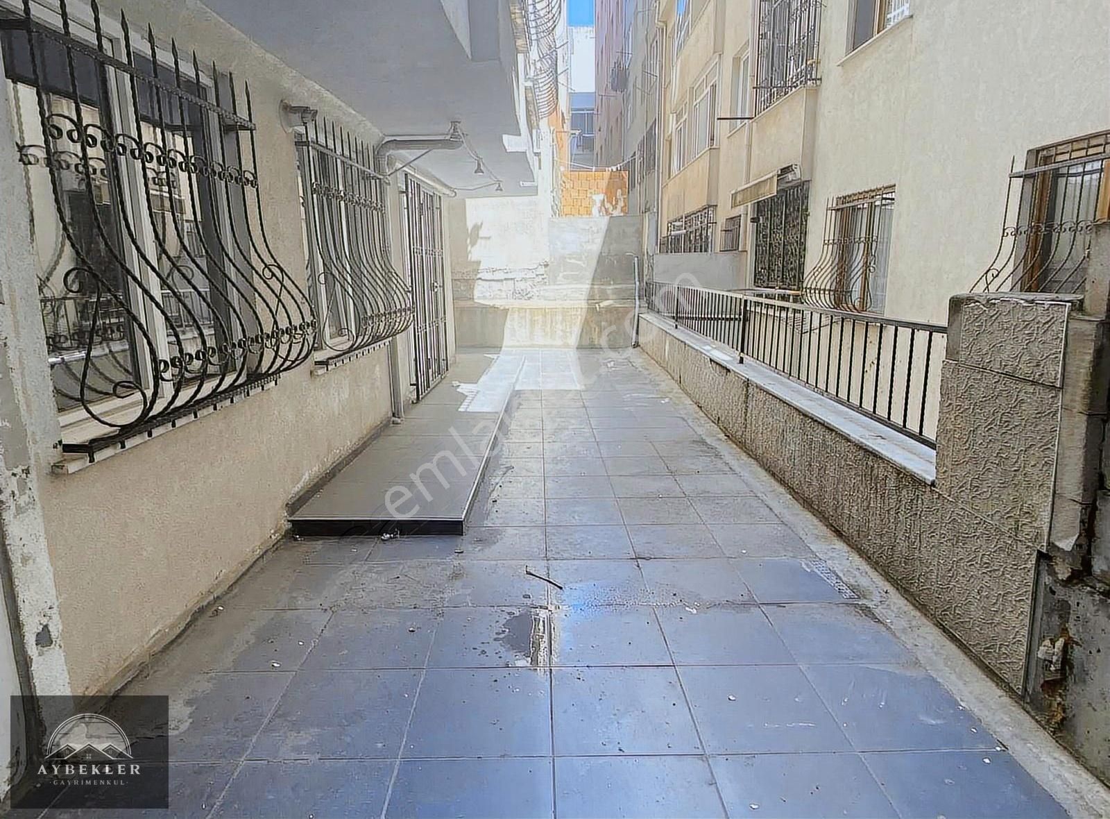 Sefaköy Merkez'de Krediye Uygun 2+1 Giriş Kat