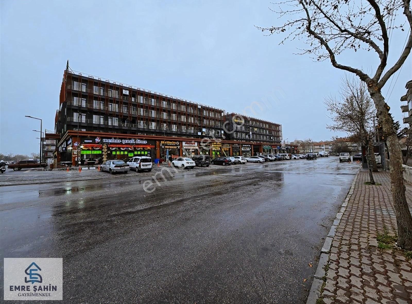 Selçuklu Forum Center Cadde Cepheli 93 M2 Satılık Dükkan