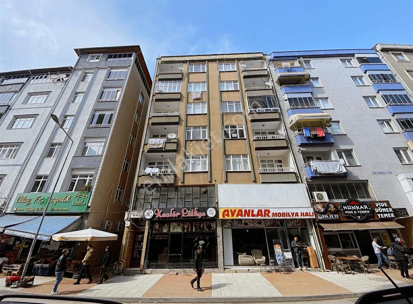 Öz-emmax Gayrimenkulden Şehir Merkezinde Satılık 2+1 Daire