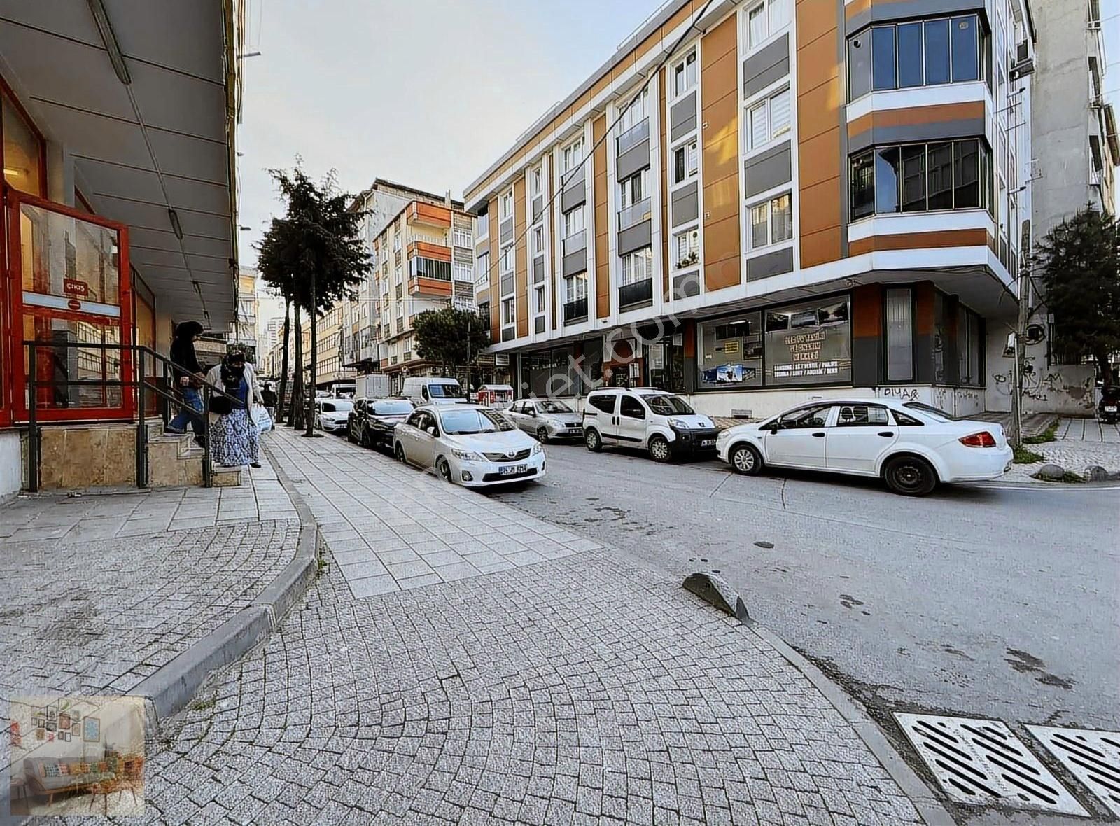 Satılık İstanbul Hospital Yakın 1+1 İskanlı Ara Kat Daire Depolu