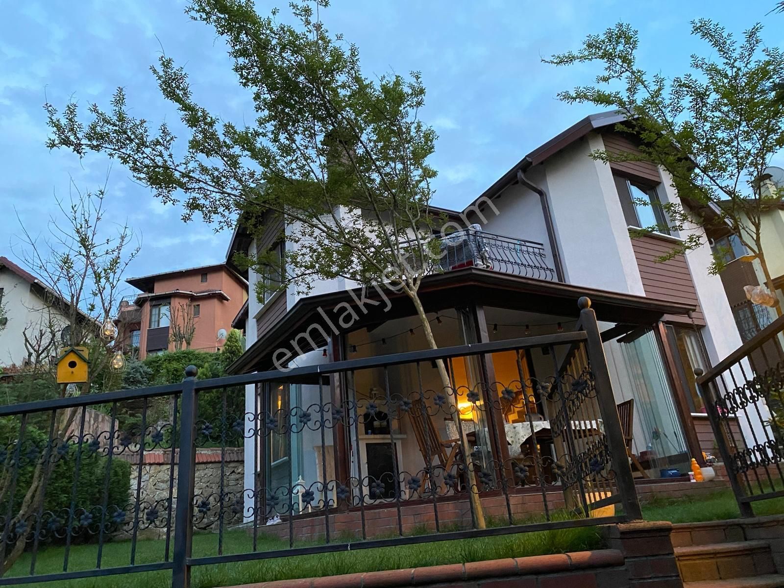 Sapanca Kurtköy’de Site İçinde Satılık Müstakil Bahçeli Villa