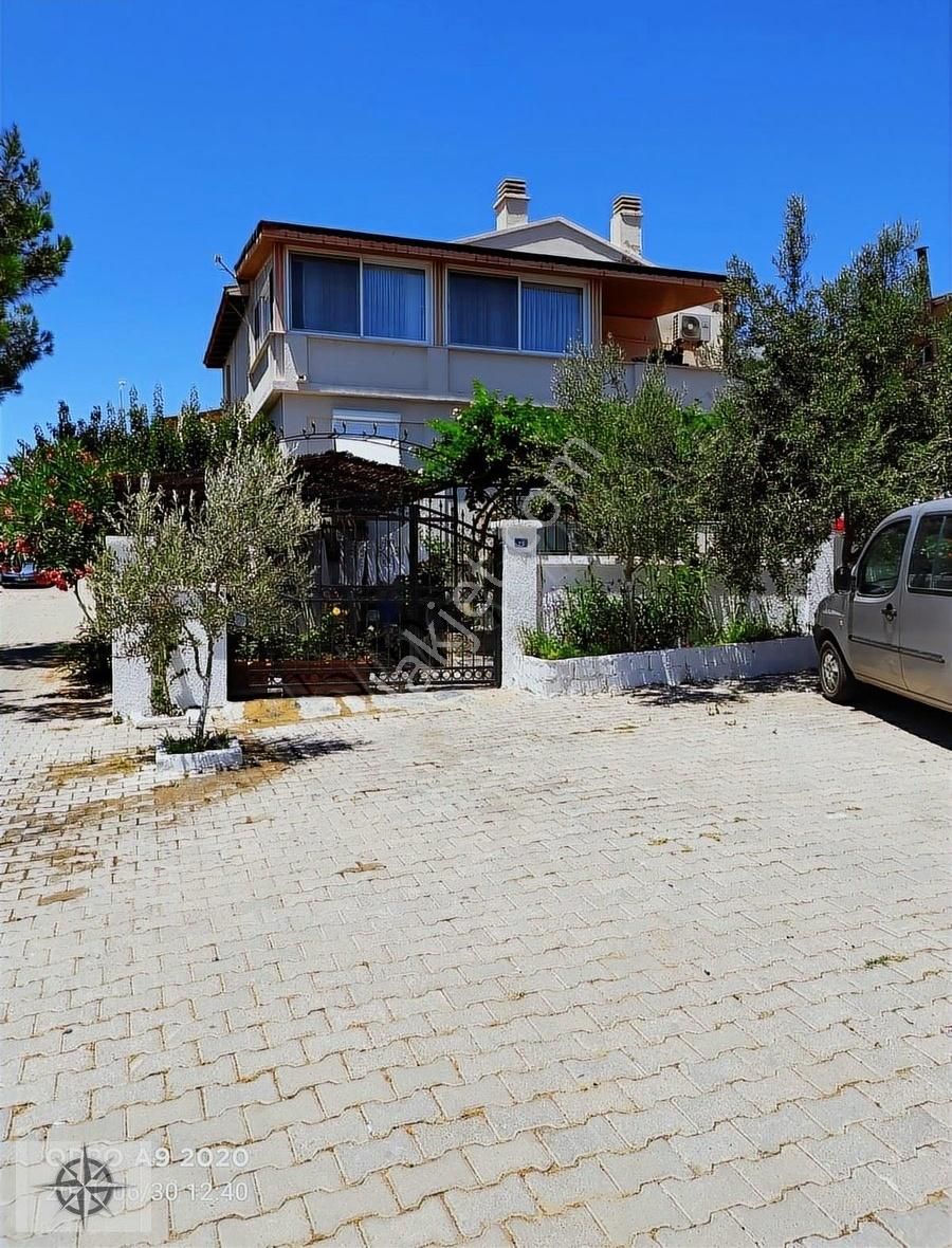 Alaçatı'da Denize 600 Metre=deniz-doğa Manzaralı 4+2 Villa