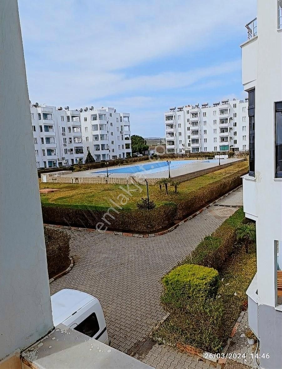 Körfezden Havuzlu Sitede Denize Yürüme Eşyalı Kiralık 2+1