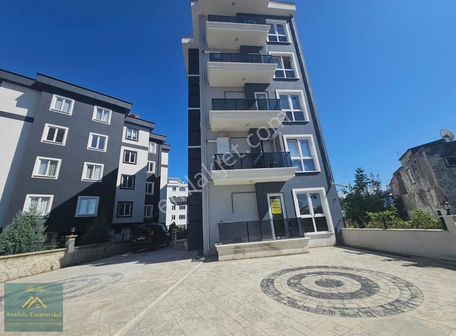Anadolu Gayrimenkul Cumhuriyet Mahallesi'nde Satılık 1+1 Daire