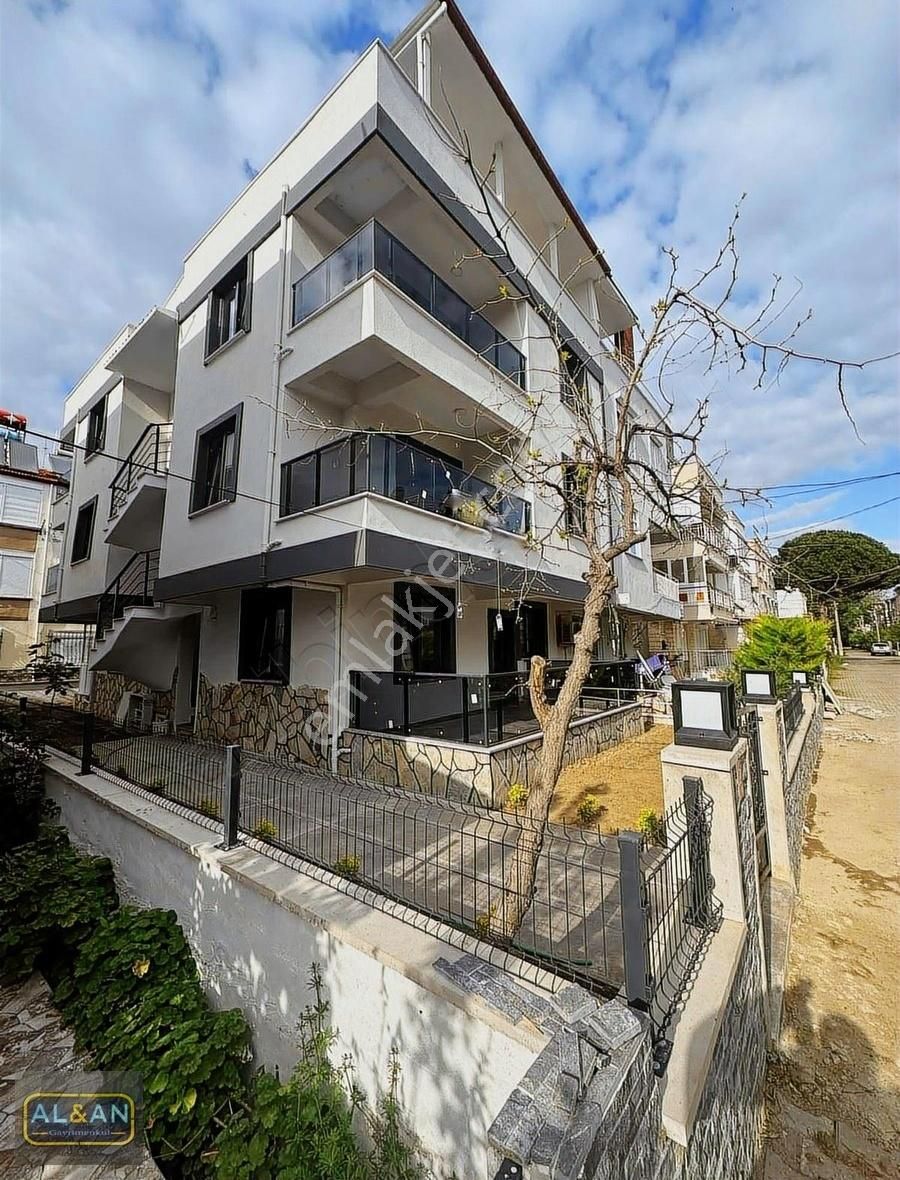 Altınoluk Yağcılarda Denize 200 Mt Mesafede Satılık Daireler