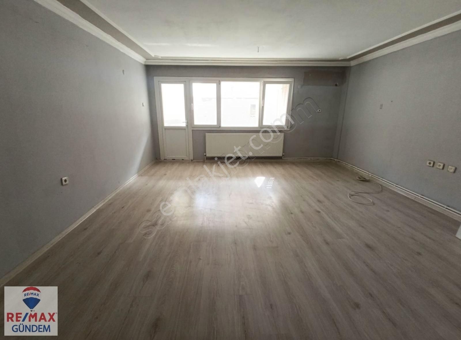 Kiralık 3+1 Ara Kat Doğal Gazlı Zübeyde Hnm Cad.