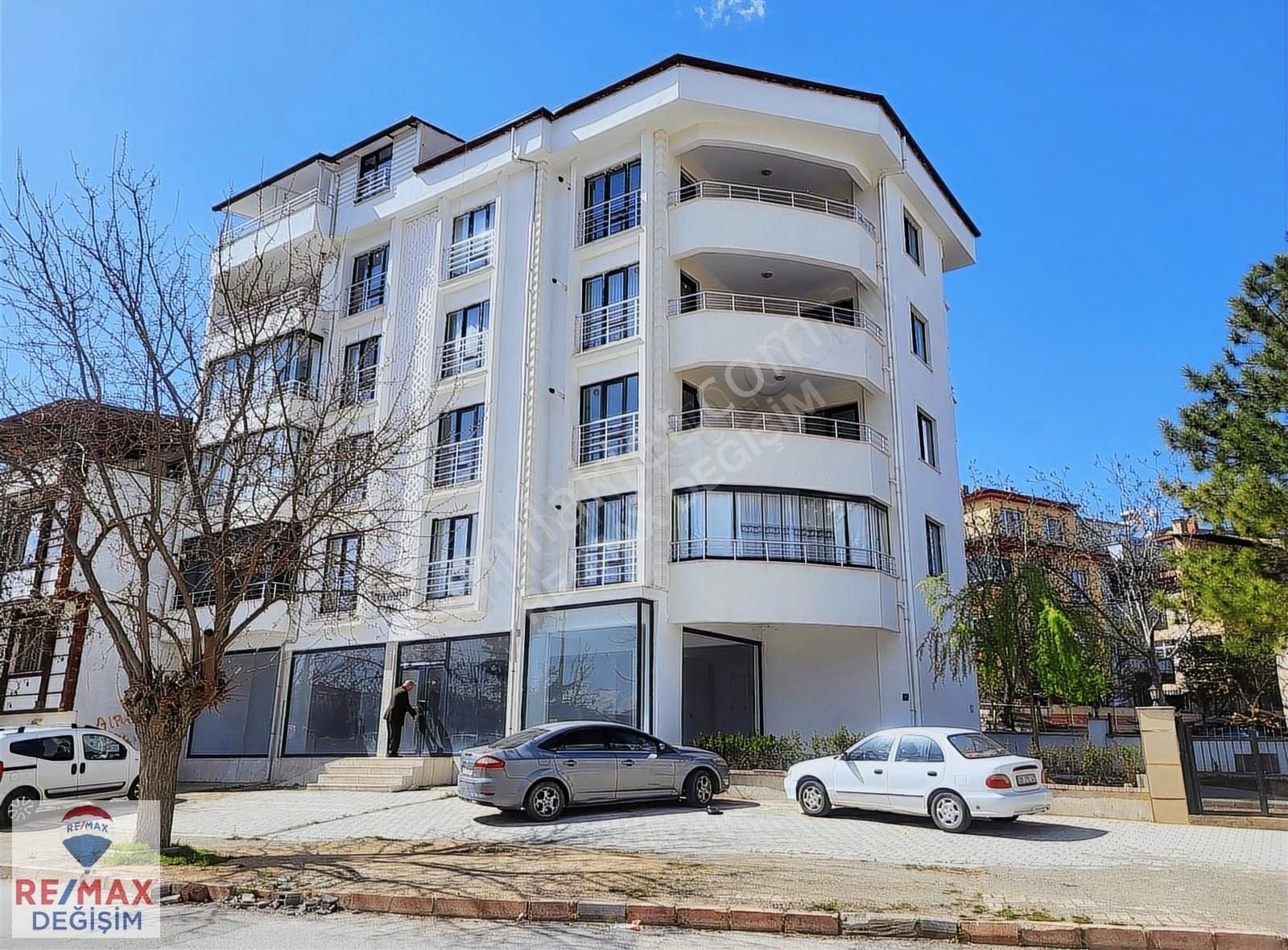 Re/max Değişim-a.paşa Mah.de Köşe Başı Net 270 M2 Kiralık Dükkan