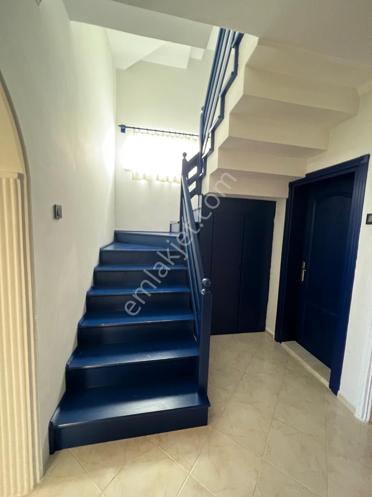 Güçkü Kardeşler Bölgenin En Nezih Yeri Fenerde Denize Sıfır Tam Müstakil 5+1 Villa - Görsel 12